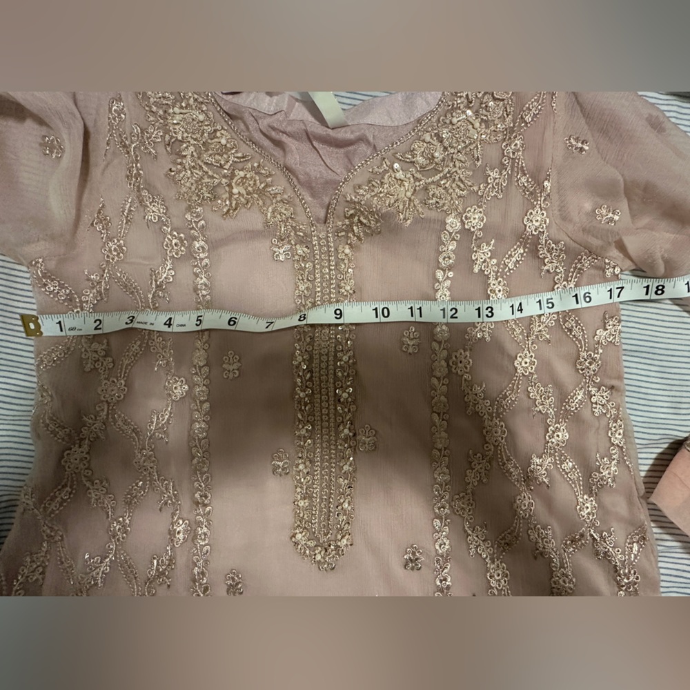 Elegant Pink Embroidered kurta suits, Pakistani/Indian wear - Picture 11 of 12